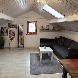  Apartment Kleine Gemütliche Mansardenwohnung Im Südosten Münchens